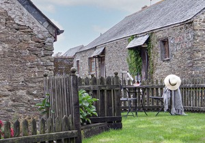 Rowan Cottage - sleeps 2 - Nr Looe and Polperro