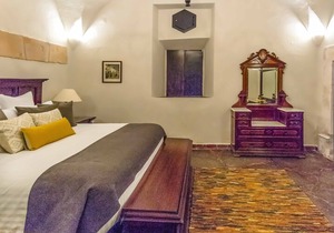 Royal Silver Inn Single Room with Living Room I