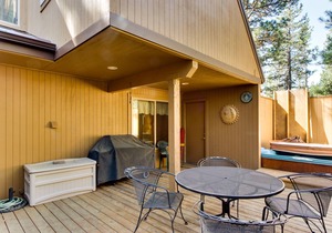 Rustic-Chic Home w/ Private Hot Tub, SHARC Access, Shared Pool - Great Location