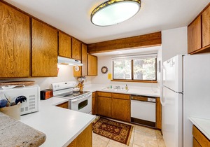 Rustic Condo with Shared Pool & Hot Tub - Walking Distance to Huntington Lake