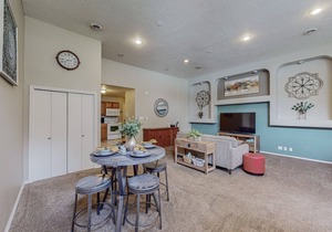 Rustic Pearl, Near Old Town