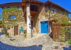 Rustico Colonna House by Gardadomusmea