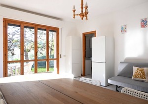 S077 - Sirolo, three-room apartment with garden in the center