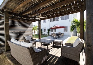 S4 @ HighSoClub [with Pool & Private Shuttle]