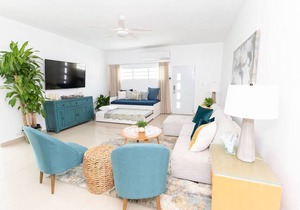 S4 @ HighSoClub [with Pool & Private Shuttle]