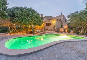 Sa Garriga - Four Bedroom Villa, Sleeps 8