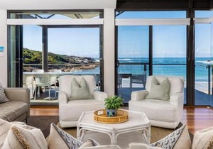 Sails on the Beachfront - Exclusive Seaside Home