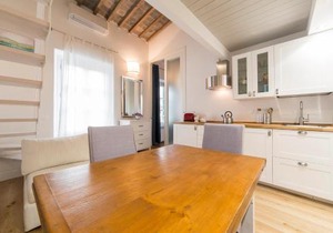 Santa Croce apartment
