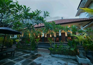 Santhi House Kuta