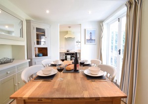 SATIS COTTAGE, WESTLETON, pet friendly, with open fire in Westleton
