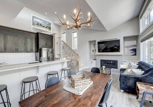 Scenic Mountain Escape with BBQ and Private Patio