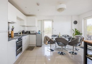 Sea Breeze - Close to Bournemouth Beach and Seafront