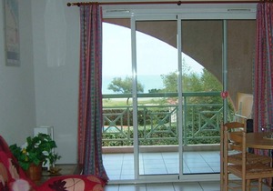 Sea view apartment 50 m. from the beach!