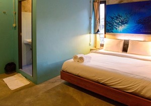 Seabox Khaolak Hostel