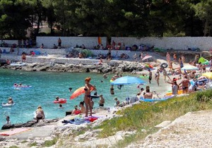 Seaside apartments with a swimming pool Rastici, Ciovo - 1084
