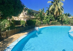 🏝 Seaside House & Pool - Flic en Flac (A) - Beachfront House with Pool