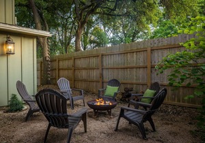 Second Floor of River Haven Guest House w/Hot Tub by Gruene!