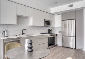 Serene Emeryville 1BR w/Pool, Gym & W/D, walk to Safeway, by Blueground