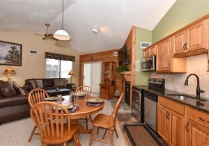 Seven Springs 1 Bedroom Premium Condo, Ski In/Ski Out by RedAwning