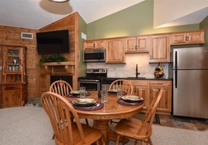 Seven Springs 1 Bedroom Premium Condo, Ski In/Ski Out by RedAwning