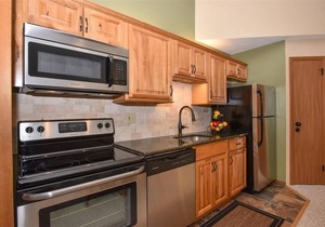 Seven Springs 1 Bedroom Premium Condo, Ski In/Ski Out by RedAwning