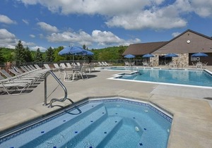 Seven Springs 1 Bedroom Premium Condo, Ski In/Ski Out by RedAwning