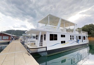 Shasta Marina at Packers Bay Sumerset Houseboat