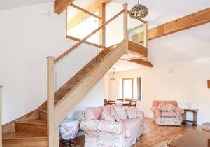 SHERWOOD LODGE, luxury holiday cottage, with hot tub in Wisbech