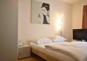 Shiny Studio in Zurich - Crown 37