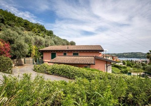 Silvis Home - Lake View