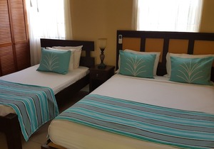 Simply Heavenly!!! Large Self Catered Two Bedroom Apartment With Huge Pool