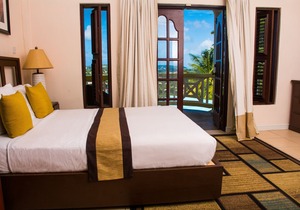 Simply Heavenly!!! Large Self Catered Two Bedroom Apartment With Huge Pool