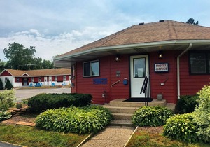 Single Full Room at The Little Village in Mount Horeb