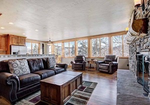 Ski Hill 27-Walk to Gondola & Main St. - In-Town-Remodeled Condo-On-site Pool/Hot Tub!