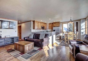 Ski Hill 27-Walk to Gondola & Main St. - In-Town-Remodeled Condo-On-site Pool/Hot Tub!