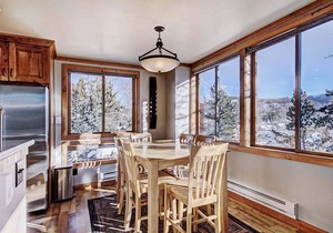 Ski Hill 27-Walk to Gondola & Main St. - In-Town-Remodeled Condo-On-site Pool/Hot Tub!