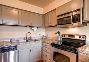 Ski Hill 32-Walk to Gondola & Main Street-Onsite Hot Tubs-Great Location!