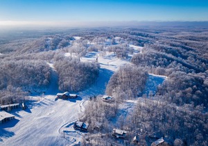 Ski-in/out 1 Bdrm Chalet w sauna on slopes, lake & golf course - sleeps 2