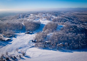 Ski-in/out 1 Bdrm Chalet w sauna on slopes, lake & golf course - sleeps 2