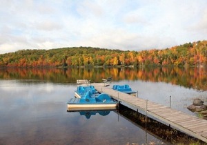 Ski-in/out 3 Bdrm Chalet w sauna on slopes, lake & golf course - Sleeps 8