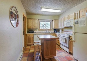 Ski-In/Out Cedars Chalet-2BR and Close to Everything