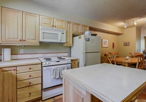 Ski-In/Out Cedars Chalet-2BR and Close to Everything