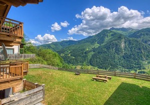 Ski-in / Ski-out Chalet Maiskogel 13a by Alpen Apartments