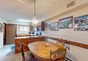 Ski-in/ski-out townhome w/garage, shared pool/hot tub, steps to lifts/Main St