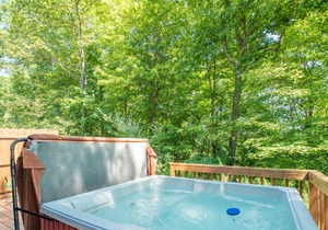 Ski In/Ski Out Townhouse #01 w/Lake Access, Hot Tub, & Wood Fireplace!