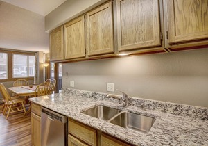 Ski in-Steps to the Gondola - Dtown location - Hot Tub and WiFi