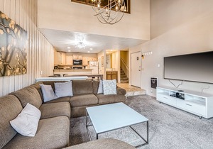 Ski & mountain-view condo with pool & hot tub - near ski slopes