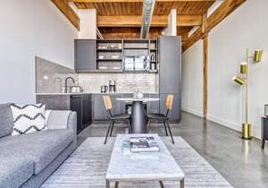 Sleek Lincoln Park 1BR w/Lounge, Roof & Gym, near DePaul, by Blueground