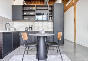 Sleek Lincoln Park 1BR w/Lounge, Roof & Gym, near DePaul, by Blueground