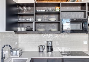 Sleek Lincoln Park 1BR w/Lounge, Roof & Gym, near DePaul, by Blueground